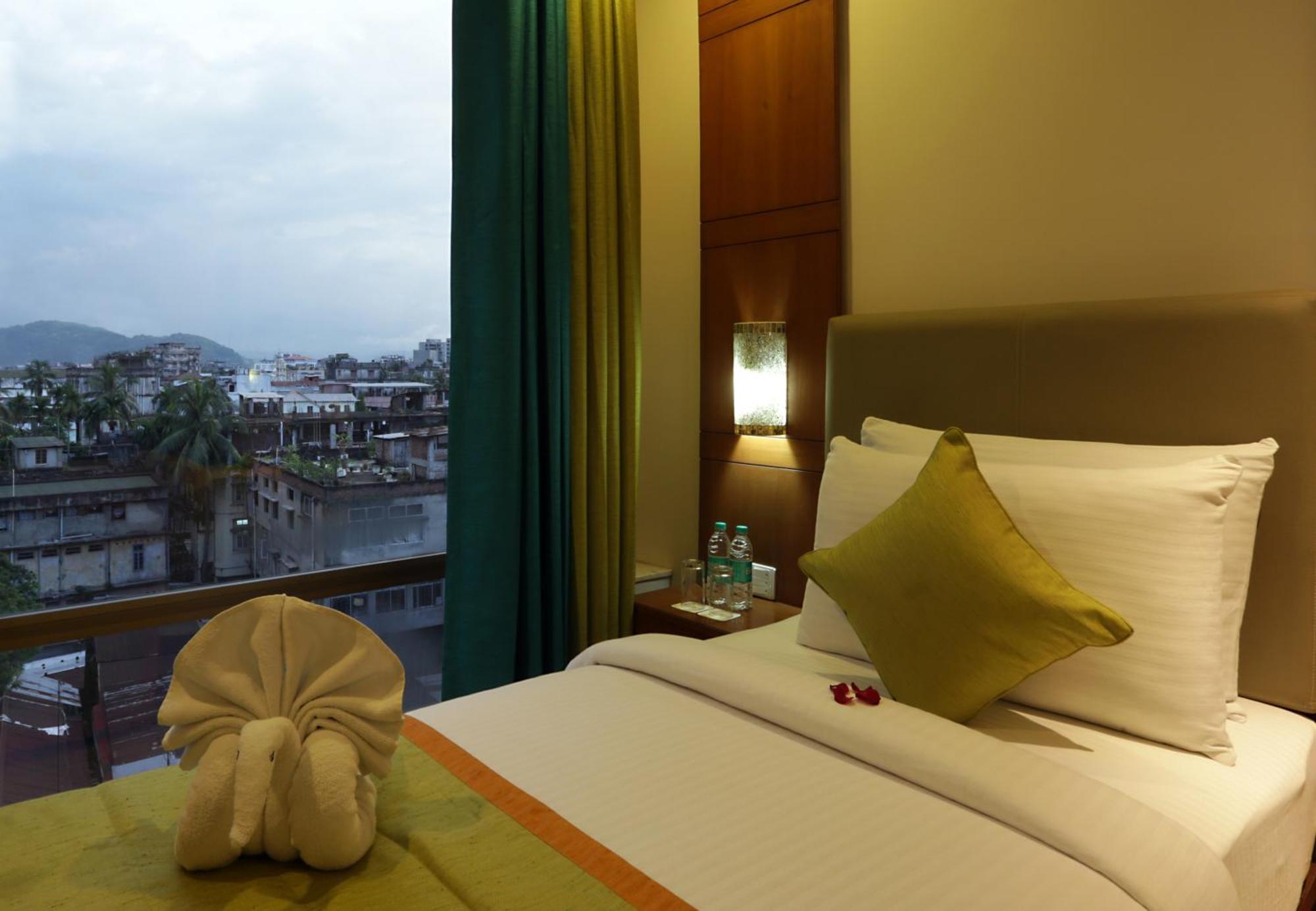 Cardinal Express Oxmo Igi Airport Delhi Hotel 4*